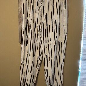 SHEIN Black and White Curve Pants